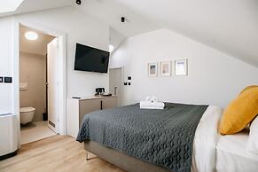 Kala Luxury rooms by DuHomes