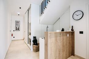 Kala Luxury rooms by DuHomes