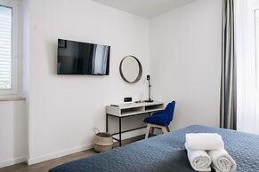 Kala Luxury rooms by DuHomes