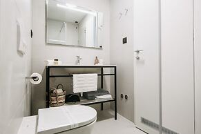 Kala Luxury rooms by DuHomes