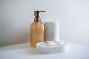 Kala Luxury rooms by DuHomes