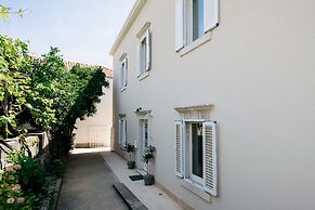 Kala Luxury rooms by DuHomes