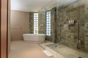 Royal Andilana Resort & Spa