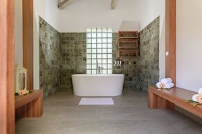 Royal Andilana Resort & Spa