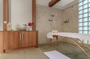 Royal Andilana Resort & Spa