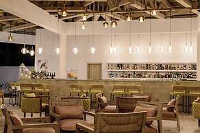 Royal Andilana Resort & Spa