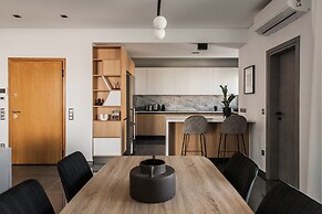 UPSTREET Teal Faliro House