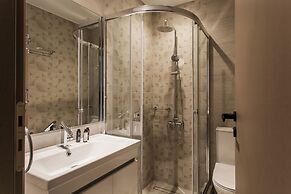 UPSTREET Teal Faliro House