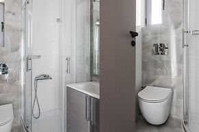 UPSTREET Teal Faliro House