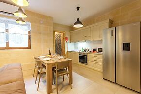 Naduri, Beautiful Gozitan Villa + Pool