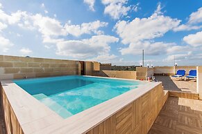 Naduri, Beautiful Gozitan Villa + Pool