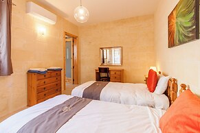 Naduri, Beautiful Gozitan Villa + Pool