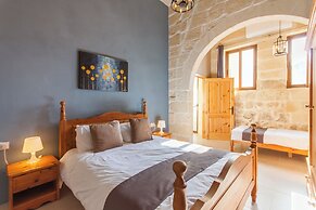 Naduri, Beautiful Gozitan Villa + Pool