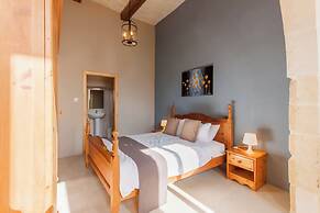 Naduri, Beautiful Gozitan Villa + Pool