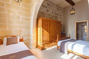 Naduri, Beautiful Gozitan Villa + Pool