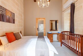 Naduri, Beautiful Gozitan Villa + Pool
