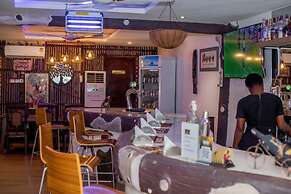 ADESHIE FIE HOTEL