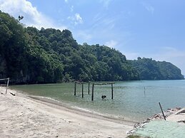 Capital O 91017 Tuba Beach Resort @ Pulau Tuba