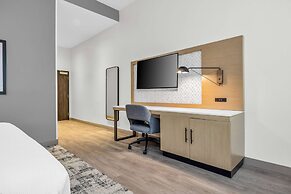 La Quinta Inn & Suites by Wyndham San Jose Airport-Downtown