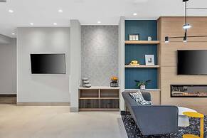 La Quinta Inn & Suites by Wyndham San Jose Airport-Downtown