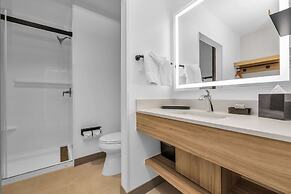 La Quinta Inn & Suites by Wyndham San Jose Airport-Downtown