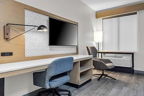 La Quinta Inn & Suites by Wyndham San Jose Airport-Downtown