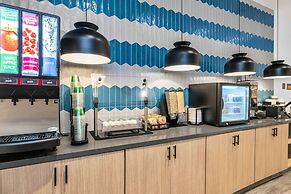 La Quinta Inn & Suites by Wyndham San Jose Airport-Downtown