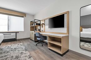 La Quinta Inn & Suites by Wyndham San Jose Airport-Downtown