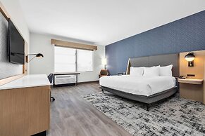 La Quinta Inn & Suites by Wyndham San Jose Airport-Downtown