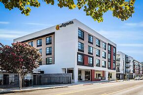 La Quinta Inn & Suites by Wyndham San Jose Airport-Downtown