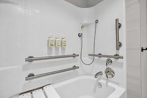 La Quinta Inn & Suites by Wyndham San Jose Airport-Downtown