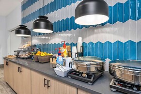 La Quinta Inn & Suites by Wyndham San Jose Airport-Downtown