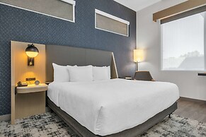 La Quinta Inn & Suites by Wyndham San Jose Airport-Downtown