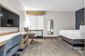 La Quinta Inn & Suites by Wyndham San Jose Airport-Downtown