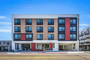 La Quinta Inn & Suites by Wyndham San Jose Airport-Downtown