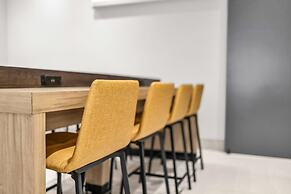 La Quinta Inn & Suites by Wyndham San Jose Airport-Downtown