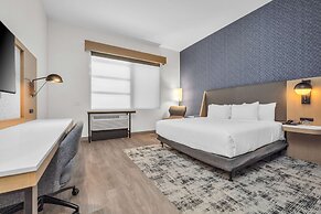 La Quinta Inn & Suites by Wyndham San Jose Airport-Downtown