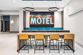 La Quinta Inn & Suites by Wyndham San Jose Airport-Downtown