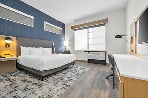 La Quinta Inn & Suites by Wyndham San Jose Airport-Downtown