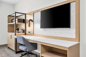 La Quinta Inn & Suites by Wyndham San Jose Airport-Downtown