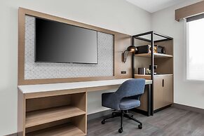 La Quinta Inn & Suites by Wyndham San Jose Airport-Downtown