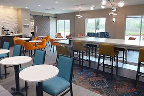 La Quinta Inn & Suites by Wyndham Sulphur (Lake Charles)