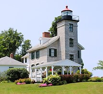 Finger Lakes Treehouse & Spa