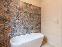 Nadurin, Gozitan Villa 7 Bedr. & 2 Pools