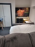 Beautiful En-suite Studio in Leeds -lower Floor
