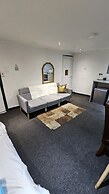 Beautiful En-suite Studio in Leeds -lower Floor