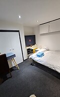 Beautiful En-suite Studio in Leeds -lower Floor