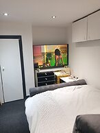 Beautiful En-suite Studio in Leeds -lower Floor