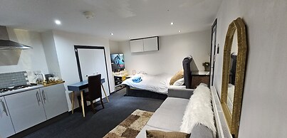 Beautiful En-suite Studio in Leeds -lower Floor