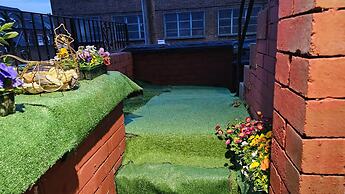 Beautiful En-suite Studio in Leeds -lower Floor